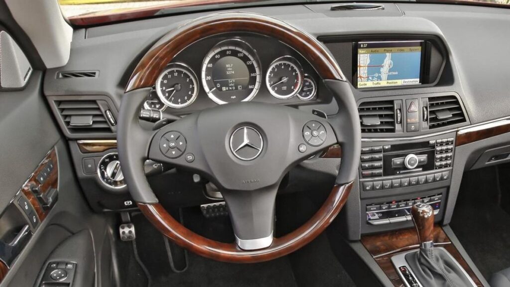 Mercedes-Benz E-Класс 220 салон